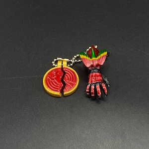 祈る手　盾 il_300x300.7087834922_4ggu.jpg