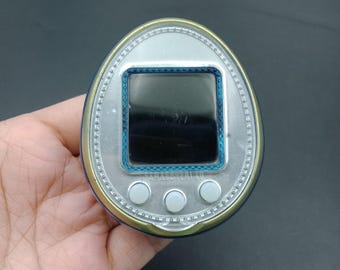 箱、取扱説明書付き】たまごっち4u ホワイト 本体 ダウンロードキャラ