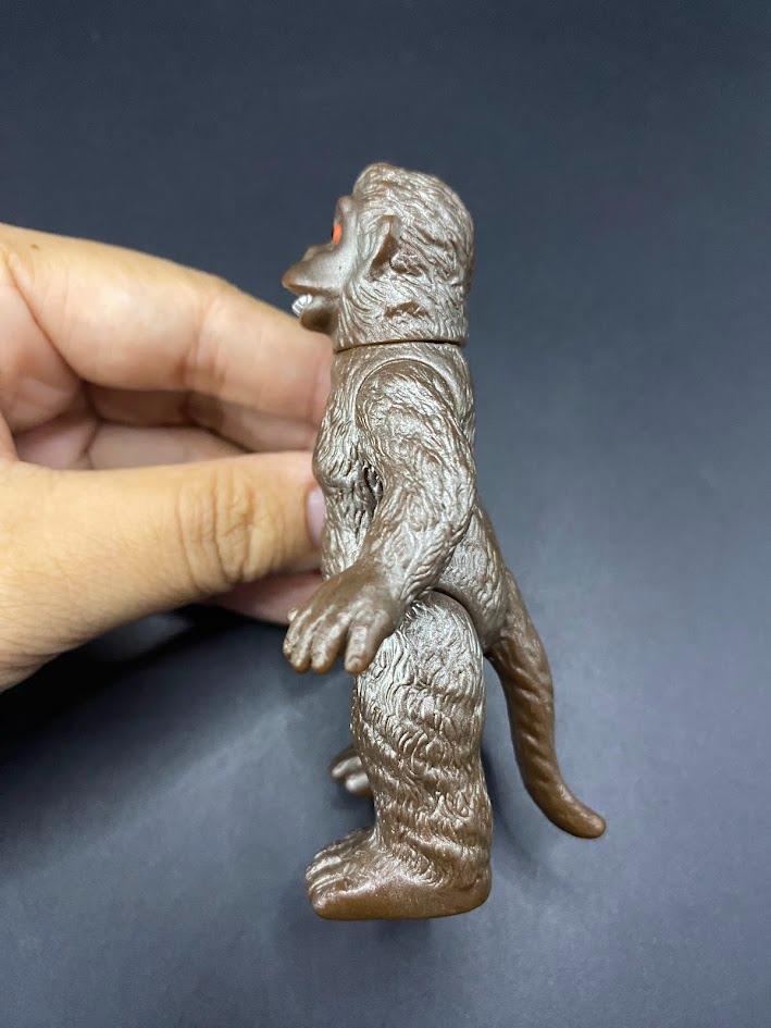 B627P6255 | Ultraman GORO Bullmark Retro Sofubi Ultra Kaiju 9cm