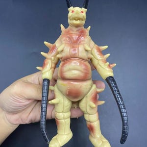 SKU B628P6312UL5 | 1984 BANDAI 6” GUDON Ultraman Kaiju Ultra Monster Vinyl
