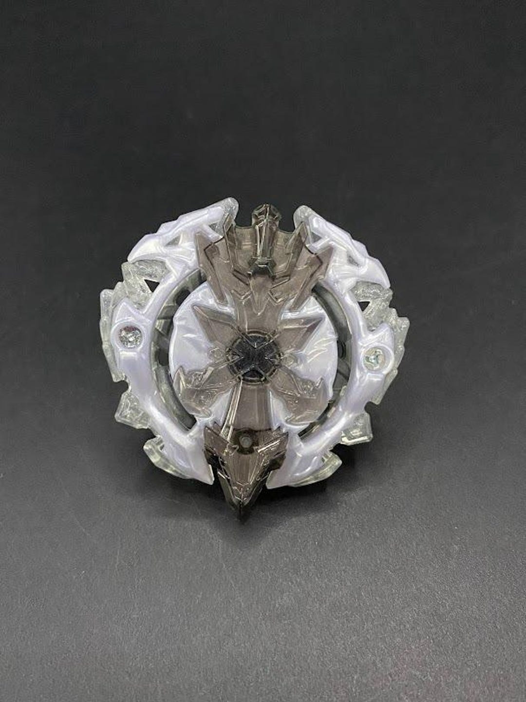 SKU B631P6628BE4 | Xeno Xcalibur Vertical Claw Beyblade Burst Dual
