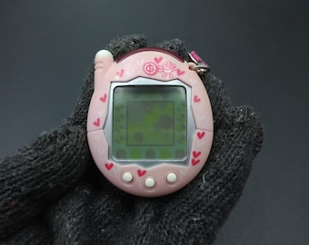 バンダイ　たまごっち4U+ ピンク バンダイ BANDAI たまごっち4U ピンク 新品電池付き バンダイ BANDAI