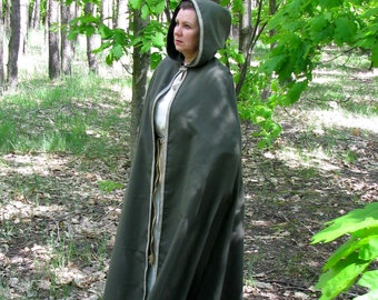 Green hooded viking cape with silver trim Elven cloak Medieval princess clothing Shieldmaiden&#39;s outfit LARP Cosplay Reanactment Renaissance
