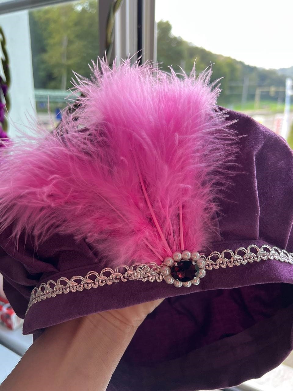 Purple medieval hat with pink feathers and rhinestone brooch Renaissansse velvet beret Venetian Tudor LARP Cosplay