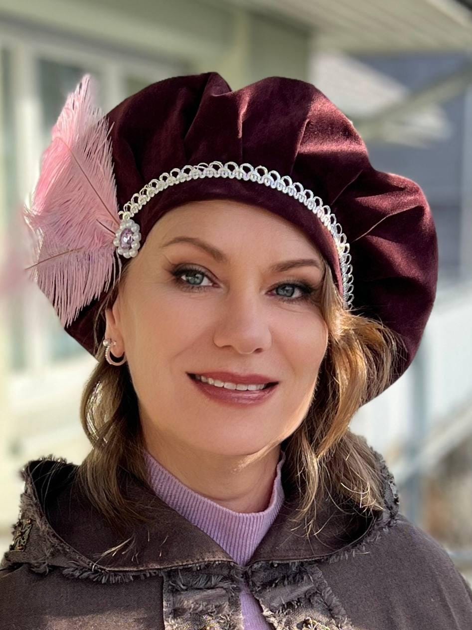 Medieval Purple Beret With Feathers & Brooch, Renaissansse Velvet