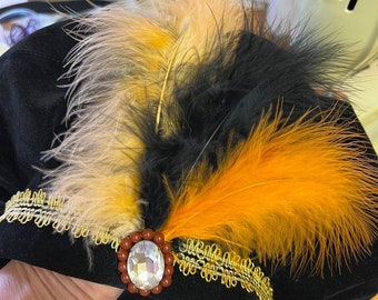 Black medieval hat with orange feathers and rhinestone brooch Renaissansse velvet beret Venetian Tudor LARP Cosplay