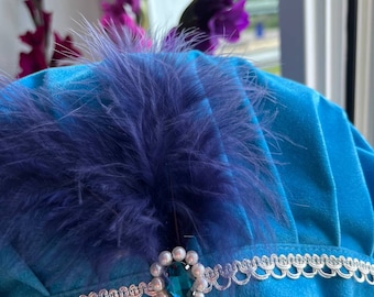 Blue medieval hat with feathers and rhinestone brooch Renaissansse velvet beret Venetian Tudor LARP Cosplay