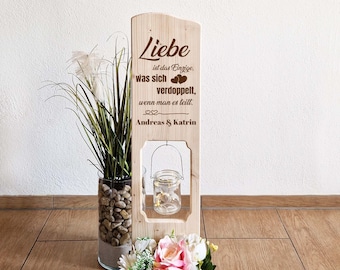 Holzaufsteller mit Spruch und Laterne, Personalisiertes Hochzeitsgeschenk. Name und Datum Brautpaar personalisiert