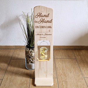 Hochzeitsgeschenk Holzschild Hand in Hand ein Leben lang personalisiert mit Namen und Datum Holzschild