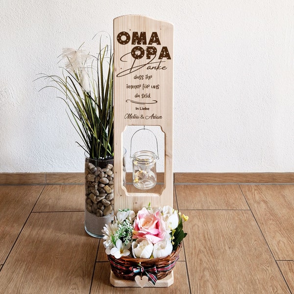 Holzaufsteller Oma und Opa Geschenk personalisiert mit Namen der Enkel und einer Laterne