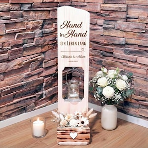 Hochzeitsgeschenk Holzschild Hand in Hand ein Leben lang personalisiert mit Namen und Datum zdjęcie 3