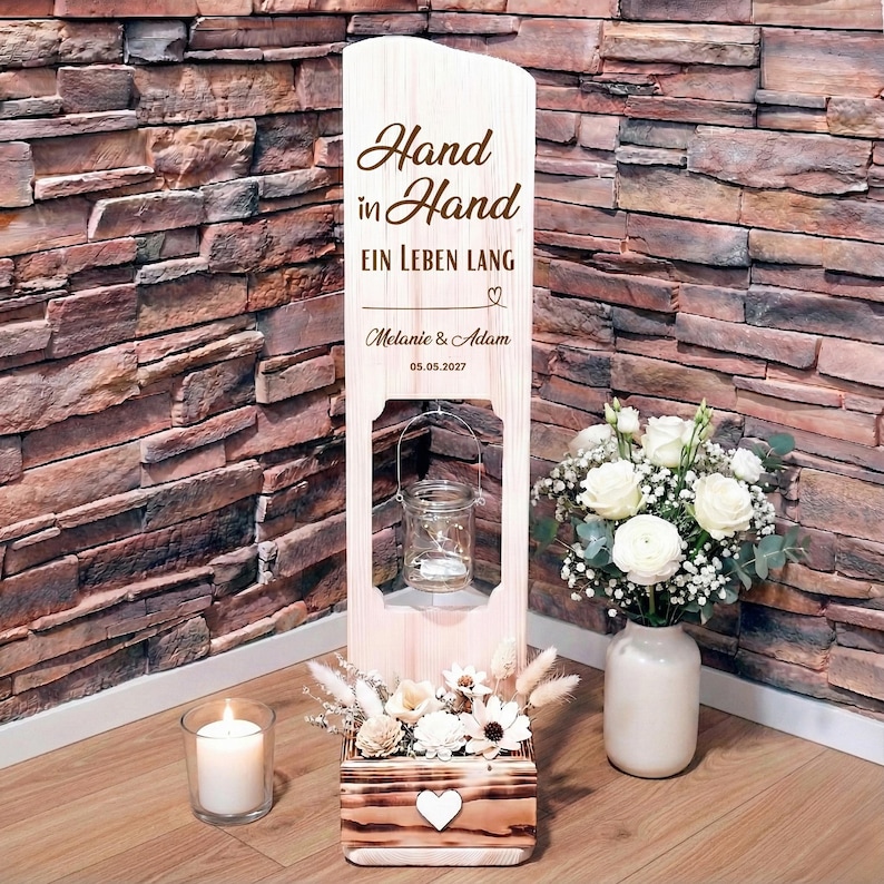 Hochzeitsgeschenk Holzschild Hand in Hand ein Leben lang personalisiert mit Namen und Datum zdjęcie 3
