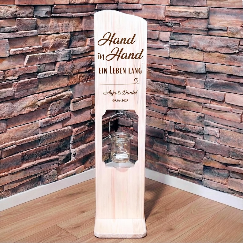 Hochzeitsgeschenk Holzschild Hand in Hand ein Leben lang personalisiert mit Namen und Datum Holzschild