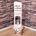 Hochzeitsgeschenk Holzschild Hand in Hand ein Leben lang personalisiert mit Namen und Datum product logo