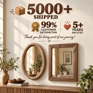 Peut inclure: Deux miroirs en bois, un ovale et un rectangulaire, fix&eacute;s au mur au-dessus d'une surface en bois. Le texte indique 5000+ SHIPPED, 99% CUSTOMER SATISFACTION, 5+ YEARS ON ETSY, et Thank you for being part of our journey! avec un petit c&oelig;ur.