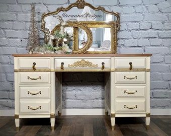 Refinished,Hand Painted Vintage Vanity Table /Antique Vanity Table/Desk/Office furniture/Make-up table/Dressing table