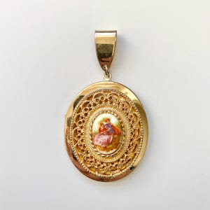 Vintage Cameo Style Gold Tone Locket Pendant