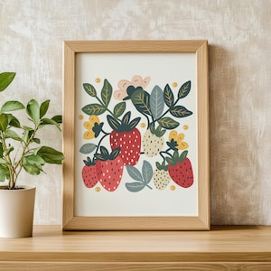 Puede incluir: Una impresi&oacute;n art&iacute;stica enmarcada con una colorida ilustraci&oacute;n de fresas y follaje. Las fresas son rojas con semillas amarillas, y las hojas son verdes y azules. La obra de arte est&aacute; en un marco de madera clara, y el fondo es de color neutro.