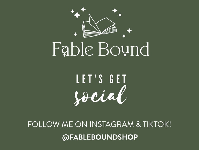 Puede incluir: Gr&aacute;fico verde oliva con el texto "Fable Bound" y "LET'S GET social". Debajo, se lee "FOLLOW ME ON INSTAGRAM & TIKTOK! @FABLEBOUNDSHOP". Una ilustraci&oacute;n de libro y estrellas en la parte superior.