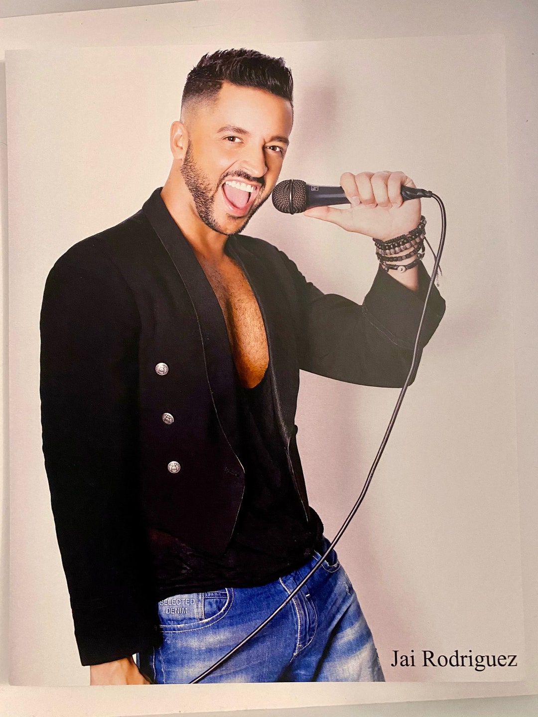 Foto autografiada de Jai Rodriguez "Say it Loud" - Etsy España