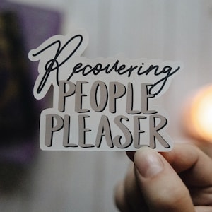 Recovering People Pleaser - Lettre manuscrite Inspiring Mental Health Self Love Waterbottle Sticker, Motivational Positivity Laptop Decal