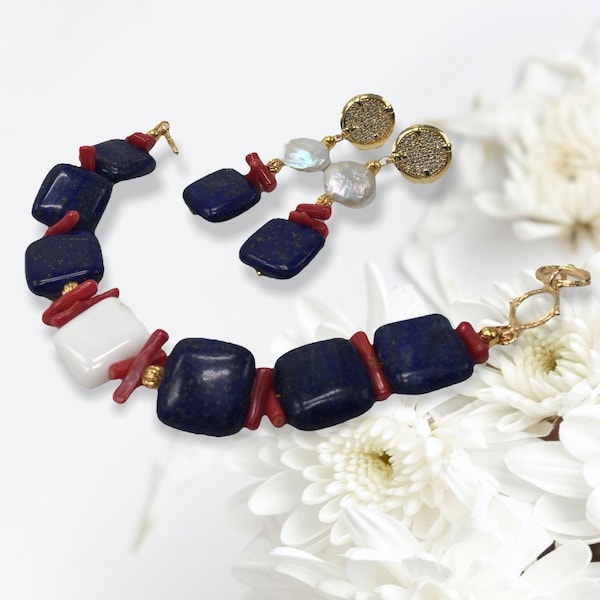 Parure de bijoux composée d'un bracelet et de boucles d'oreilles avec perles carrées de lapis-lazuli, corail rouge et perles keshi, parure de bijoux d'été, idée cadeau