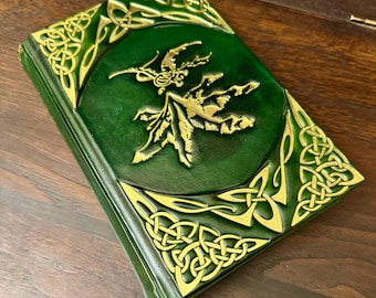 Leather bound The Hobbit book, Tolkien book, english version.
