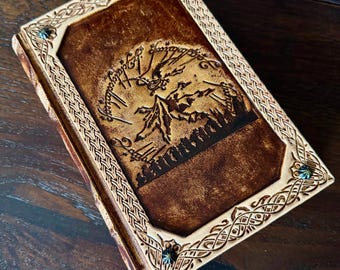 Leather bound The Hobbit book, Tolkien book, english version.