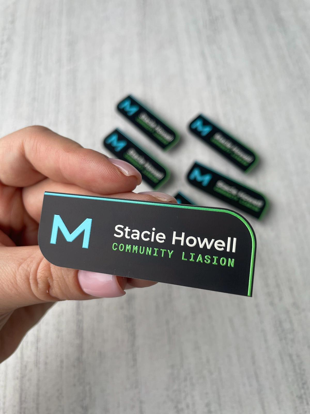 Porte-nom en métal noir, Porte-nom personnalisé, Porte-nom personnalisé, Porte-nom gravé, Porte-nom de bureau, Porte-nom d'employé, Porte-nom avec log