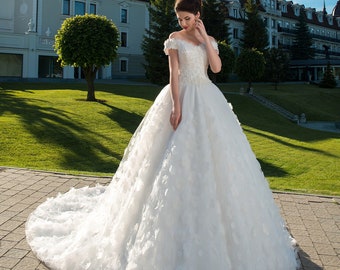 Geblümtes Hochzeitskleid, Hochzeitskleid mit Schleppe, Feenbesticktes Brautkleid, Schulterfreies Prinzessinnen-Brautkleid, Kleid mit offenen Schultern