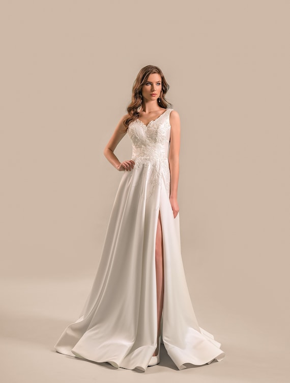 Simple Wedding Dress Cruise Wedding Dress Satin Beach Bridal Gown Embroidered Lace Corset Wedding Gown Modest Full Length Wedding Dress Etsy