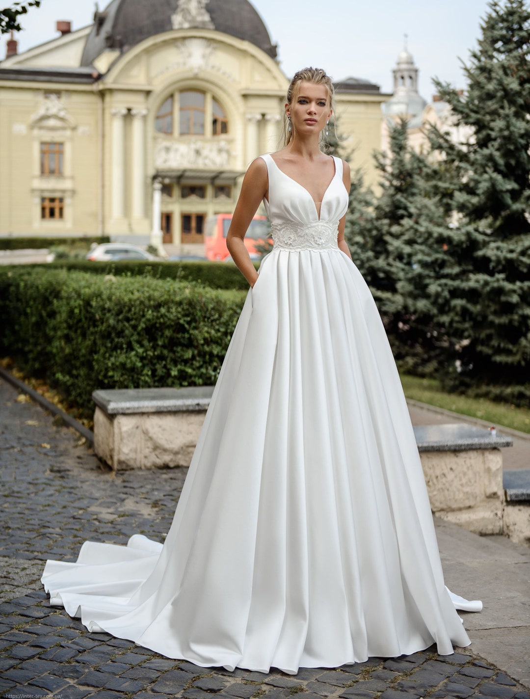 Elegant A-Line Bridal Gown for a Sophisticated Wedding Style