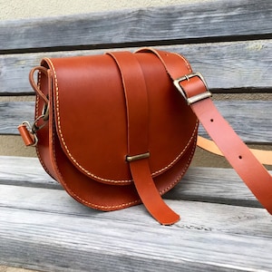 Cartable en cuir beige, sacoche pour femme, sac à main en cuir marron clair, sac bandoulière moyen pour femme, sac cavalière, petit sac rond