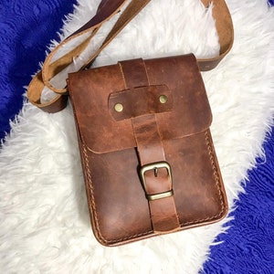 Bolso bandolera de cuero pequeño, bolso de hombro de cuero bronceado, hombres satchel de cuero, bolso unisex minimalista, regalos únicos para hombres, regalo de aniversario