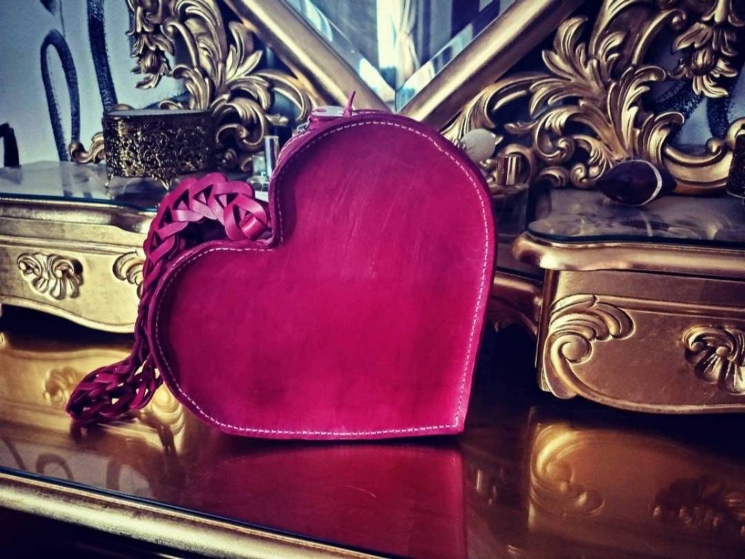 Pink Aesthetic Lace Flower Embroidered Heart-shaped Handbag with