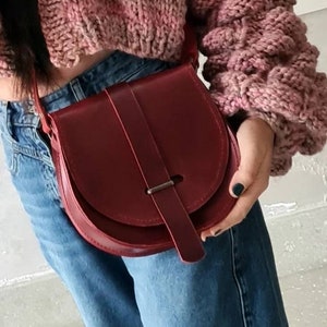 Sac à bandoulière en cuir rouge, sac en cuir bordeaux, sac à main en cuir rouge pour femme, cadeau Saint-Valentin pour elle, sac de jour unique et décontracté, cartable rouge