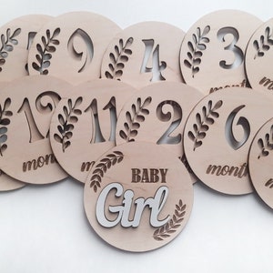 Jalon mensuel pour les photos de bébé + coffret cadeau, Disques en bois cartes bébé pour garçons, filles, Nom personnalisé pour nouveau-né, Cercles artisanaux