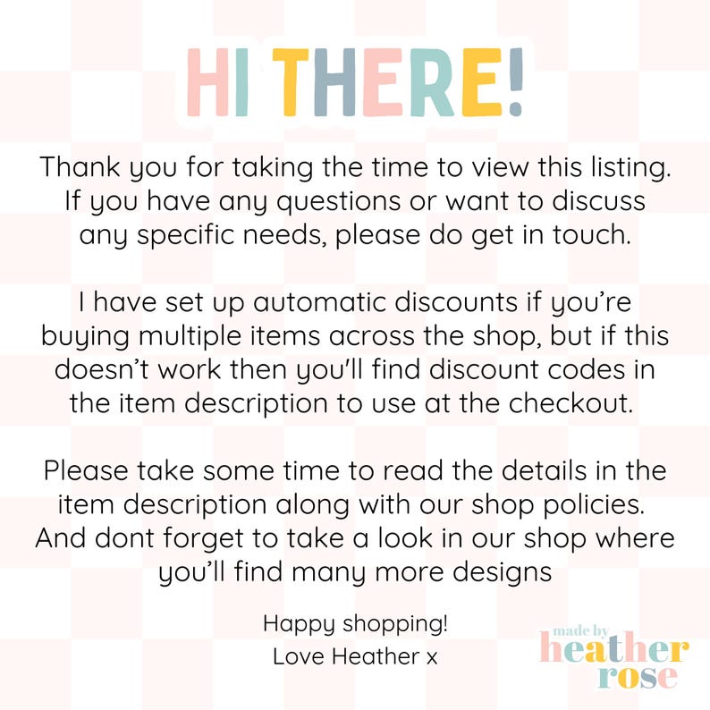 K&ouml;nnte beinhalten: Ein wei&szlig;er Hintergrund mit einem rosa-wei&szlig; karierten Muster. Der Text "HI THERE!" steht in bunten Buchstaben oben. Der Text darunter enth&auml;lt Informationen &uuml;ber den Shop, Rabatte und Richtlinien. Der Name des Shops, "heather rose", steht unten.