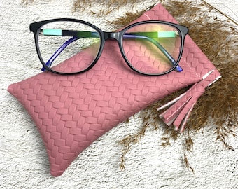 Glasses case / case for sunglasses made of structured synthetic leather with snap closure and decorative tassel