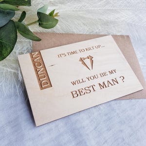 Carte en bois personnalisée - Il est temps d'enfiler son kilt, de s'habiller - Souvenir de proposition de mariage - Serez-vous mon témoin ?