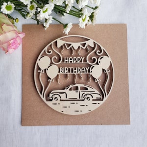 Biglietto d'auguri in legno con auto d'epoca, auguri di compleanno con palloncini per gli appassionati di auto d'epoca