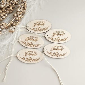 Personalised Merry Christmas Gift tags, Wooden Present Tags, Christmas Wreath Labels, Xmas gift boxes, Wrapping Tags, set of 5