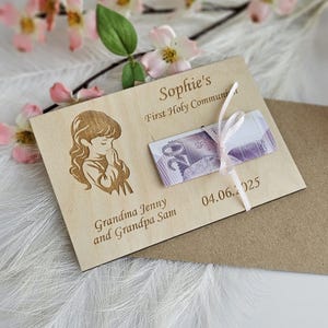 Presente de Primeira Comunhão - Cartão de Carteira de Dinheiro - Lembrança de Madeira Personalizada - Porta-Vale - Batismo - Presente de Confirmação - Menina Orante