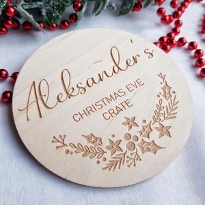 Gepersonaliseerde kerstavonddoos / kratlabel, baby First Christmas-schijf, mijlpaalkaart/-schijven fotorekwisiet | Plat rekwisiet voor sociale media