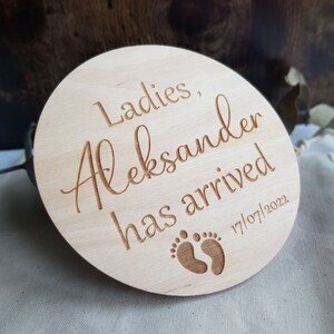 Plaque de faire-part de naissance - Disque d'étape en bois personnalisé, bébé garçon pour femmes est arrivé, nouveau souvenir de bébé, accessoire plat pour médias sociaux