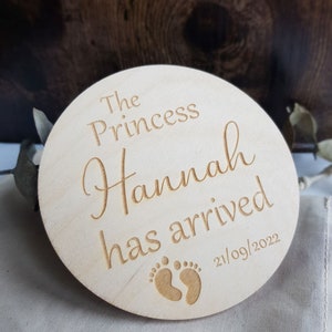 La princesse est arrivée, plaque personnalisée en bois pour faire-part de bébé, accessoire photo disque unique, idéal pour le partage sur les réseaux sociaux et l'album de famille