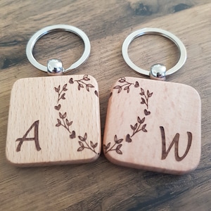 Personalisierte Holz Schlüsselbund Set - Perfekte Housewarming Hochzeitstag oder Valentinstag Geschenk für Paare