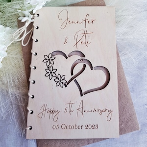 Cartão de aniversário de madeira personalizado, lembrança rústica, presente personalizável, cartão de presente de casal feito à mão