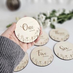 Mijlpaalkaarten baby Floral Meadow, houten maandschijven, gepersonaliseerde mijlpaalplaten, cadeau pasgeborene, fotorekwisieten sociale media, babyshower