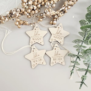 Personalisierte etwas, das Sie wollen, brauchen, tragen und lesen - Weihnachtsgeschenkanhänger aus Holz